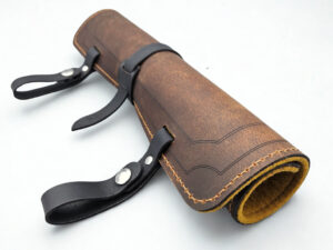 Skórzana mata do siedzenia z wełnianą podszewką