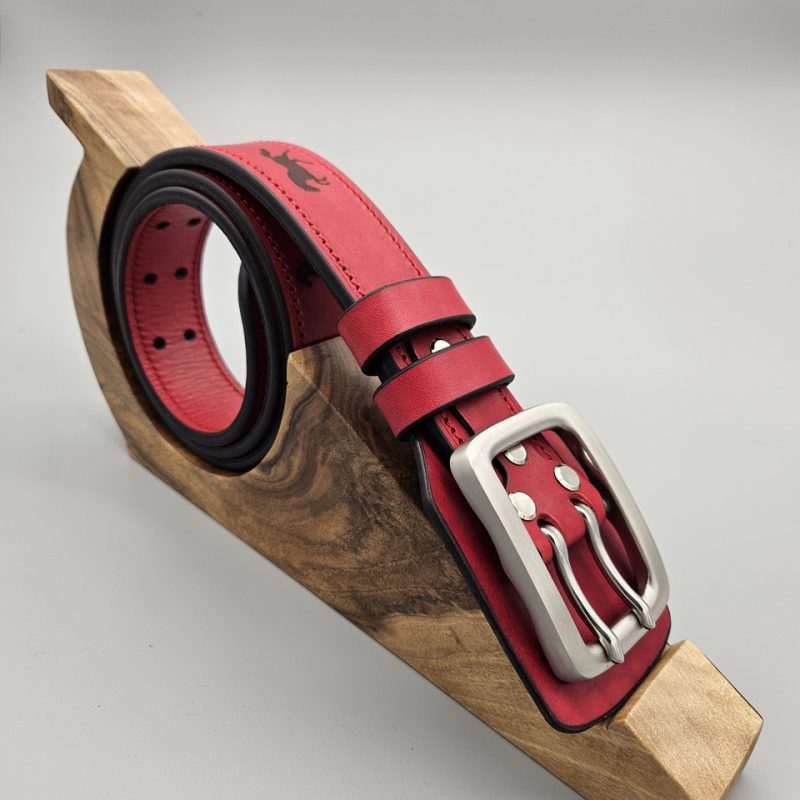 Pasek bushcraft w kolorze czerwony, personalizowany według własnego projektu