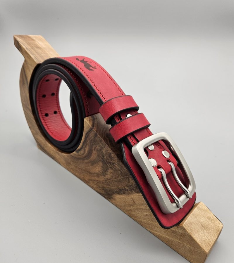 Pasek bushcraft w kolorze czerwony, personalizowany według własnego projektu