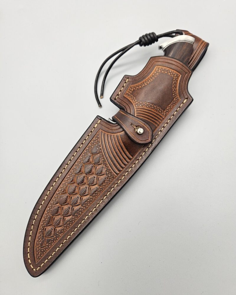 pokrowiec z wcięciem, tłoczony we wzór