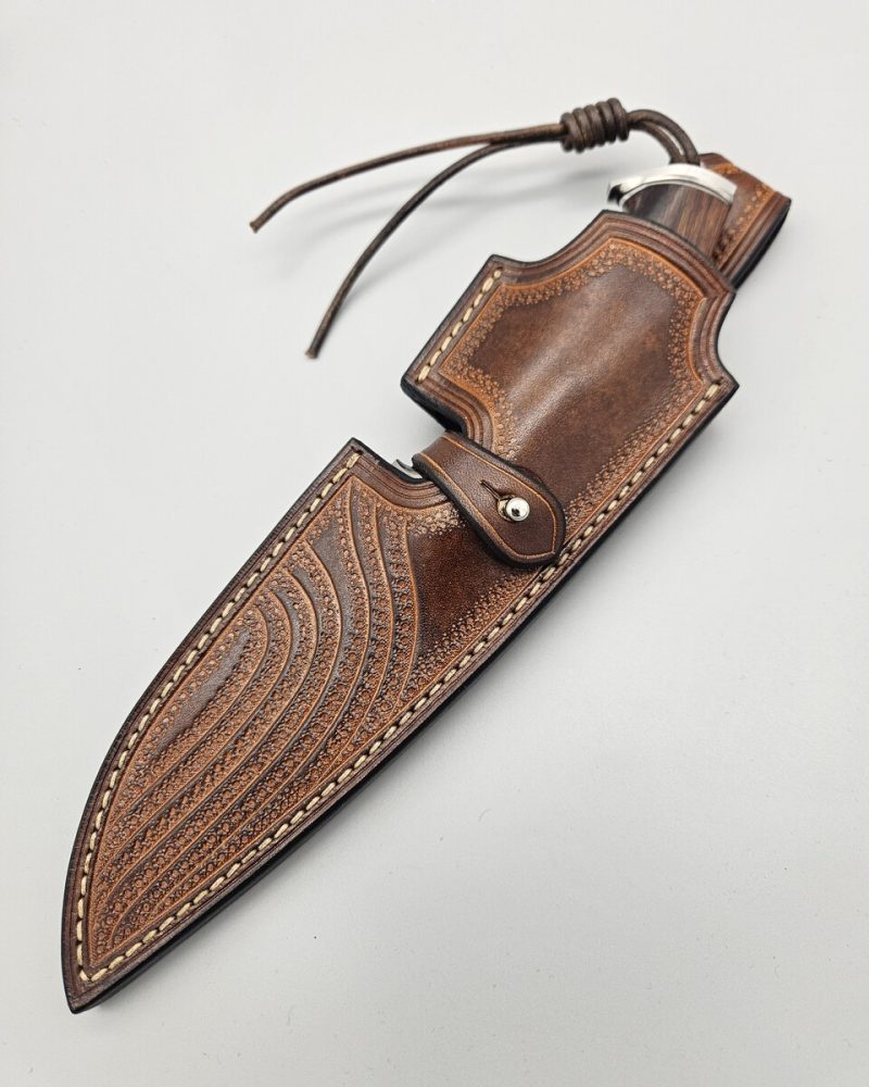 pokrowiec z wcięciem, tłoczony we wzór