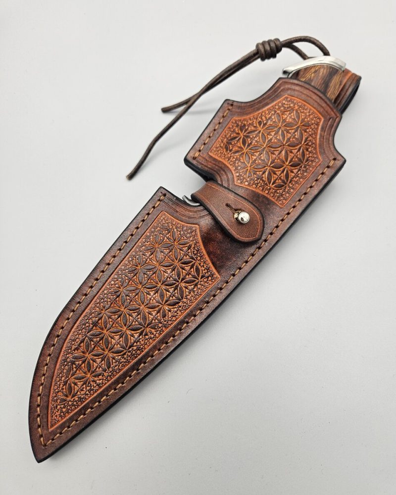 pokrowiec z wcięciem, tłoczony we wzór