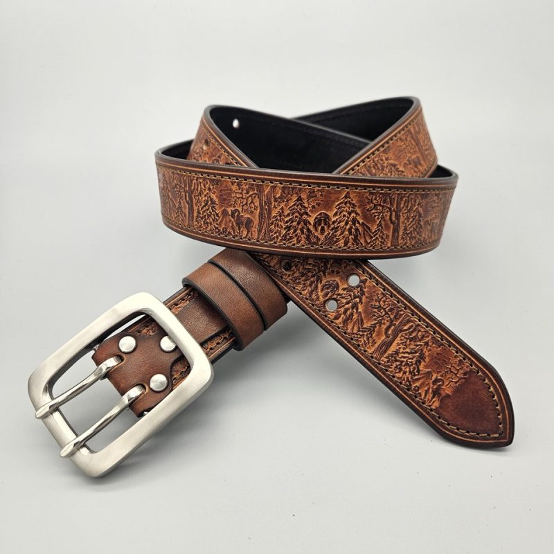 Pasek w kolorze brązowym, zdobiony we wzór "Las"