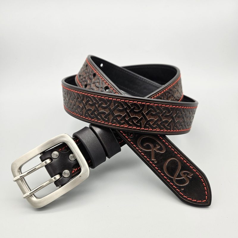 Pasek w kolorze brązowym zdobiony we wzór plecionka